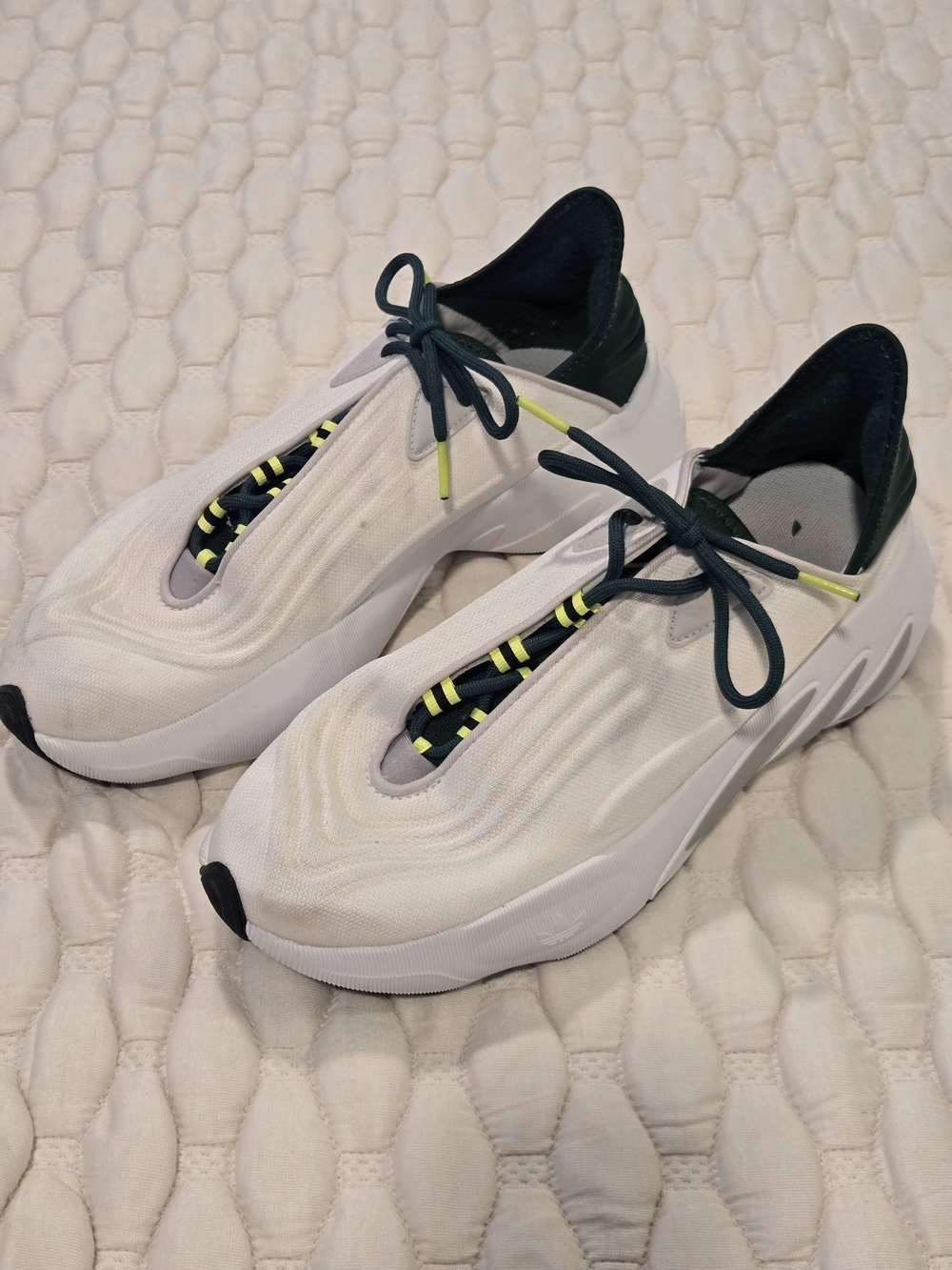 Adidas Men's Sneakers White Dark Green Yellow Laces Casual Athletic Size 10